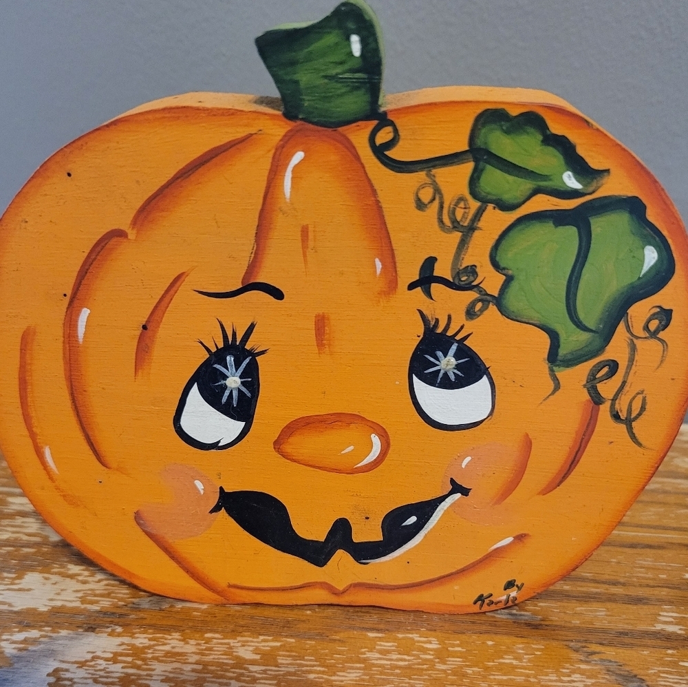 Pumpkin Shelf Sitter